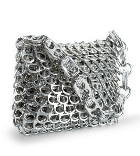 /images/public/products/0000_Pop_tab_crochet_clutch_bag_Amelia_by_Escama_Studio_small.jpg