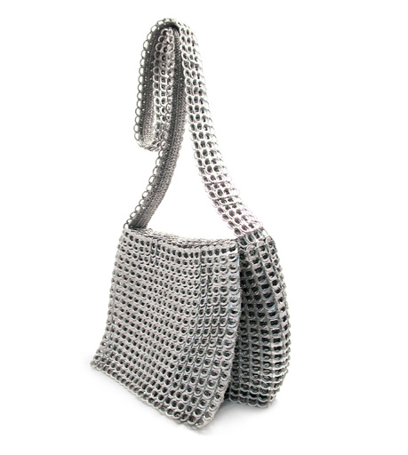 /images/public/products/0030_Pull_tab_messenger_bag_Masha_by_Escama_Studio_small.jpg